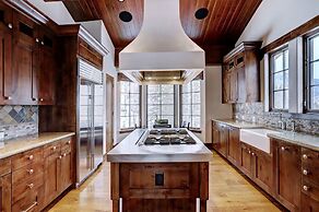Luxury Mountainside 5BR halet in Vail Village by RedAwning - Save 20% 