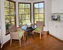 Gorgeous 5 Br Private  In Vail Village, Sleeps 14! 5 Bedroom Home by R