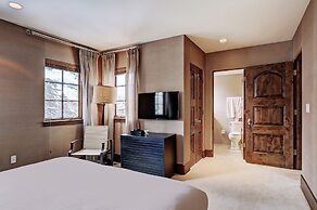 Gorgeous 5 Bedroom Private Chalet in Vail Village by RedAwning - Save 