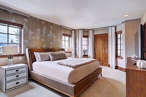 Gorgeous 5 Bedroom Private Chalet in Vail Village by RedAwning - Save 