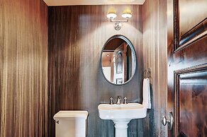 Gorgeous 5 Bedroom Private Chalet in Vail Village by RedAwning - Save 