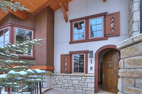 Gorgeous 5 Bedroom Private Chalet in Vail Village by RedAwning - Save 