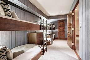 Gorgeous 5 Bedroom Private Chalet in Vail Village by RedAwning - Save 