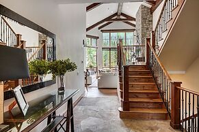 5BR Alpine Luxury Home with Private Hot Tub by RedAwning - Save 20% on