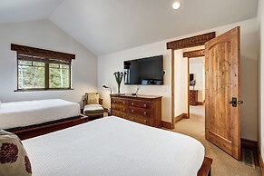 5BR Alpine Luxury Home with Private Hot Tub by RedAwning - Save 20% on