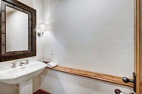 5BR Alpine Luxury Home with Private Hot Tub by RedAwning - Save 20% on