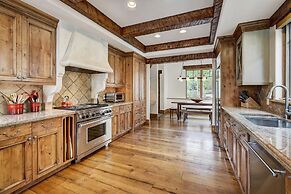 5BR Alpine Luxury Home with Private Hot Tub by RedAwning - Save 20% on