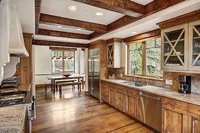 5BR Alpine Luxury Home with Private Hot Tub by RedAwning - Save 20% on