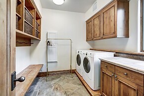 5BR Alpine Luxury Home with Private Hot Tub by RedAwning - Save 20% on