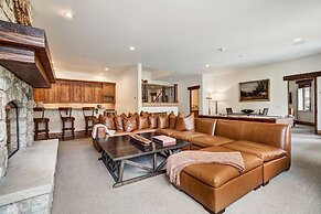 5BR Alpine Luxury Home with Private Hot Tub by RedAwning - Save 20% on