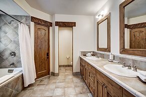 5BR Alpine Luxury Home with Private Hot Tub by RedAwning - Save 20% on