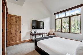 5BR Alpine Luxury Home with Private Hot Tub by RedAwning - Save 20% on