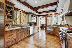 5BR Alpine Luxury Home with Private Hot Tub by RedAwning - Save 20% on