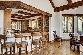 5BR Alpine Luxury Home with Private Hot Tub by RedAwning - Save 20% on