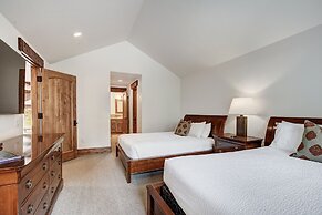 5BR Alpine Luxury Home with Private Hot Tub by RedAwning - Save 20% on