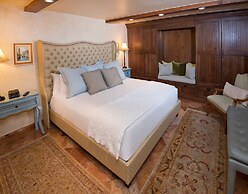 Relaxing 1 Bedroom Condo with Premium Amenities by RedAwning - Save 20