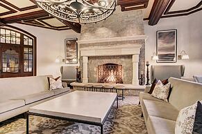 Arrabelle Luxury 4 BR Condo- Close To The Mountain by RedAwning - Save