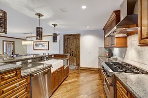 Arrabelle Luxury 4 BR Condo- Close To The Mountain by RedAwning - Save