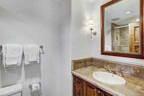 Arrabelle Luxury 4 BR Condo- Close To The Mountain by RedAwning - Save