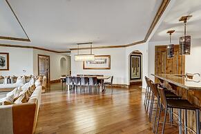 Arrabelle Luxury 4 BR Condo- Close To The Mountain by RedAwning - Save