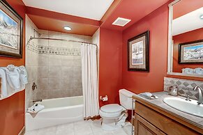 5br/5ba , Ski In/out In Arrowhead, 3523 Sq Ft! 5 Bedroom Condo by RedA