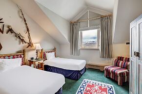 Scenic Penthouse  For 10, Ski In At Pines Lodge 3 Bedroom Condo by Red