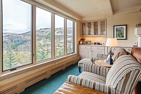 Scenic Penthouse  For 10, Ski In At Pines Lodge 3 Bedroom Condo by Red