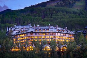 Scenic Penthouse  For 10, Ski In At Pines Lodge 3 Bedroom Condo by Red