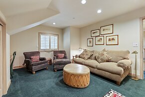 Scenic Penthouse  For 10, Ski In At Pines Lodge 3 Bedroom Condo by Red