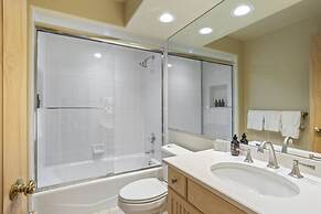 Scenic Penthouse  For 10, Ski In At Pines Lodge 3 Bedroom Condo by Red