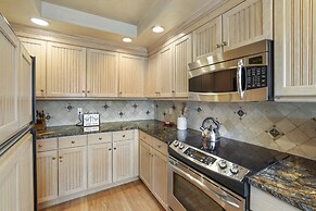 Scenic Penthouse  For 10, Ski In At Pines Lodge 3 Bedroom Condo by Red