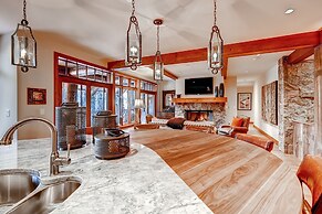 Mountaintop  - 5 Br/5ba Ski In/ski Out Sleeps 14 5 Bedroom Condo by Re