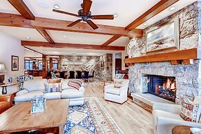 Mountaintop  - 5 Br/5ba Ski In/ski Out Sleeps 14 5 Bedroom Condo by Re