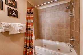 Dog-friendly / W Pool+private Patio, On Shuttle Route 2 Bedroom Condo 