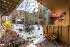 Spacious, Upgraded 2 Bdr W/ Fireplace & Hot Tub Access 2 Bedroom Condo