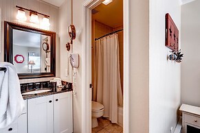 Spacious, Upgraded 2 Bdr W/ Fireplace & Hot Tub Access 2 Bedroom Condo