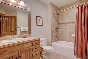 Ski-in 1br  Steps To Gondola + Main St, Sleeps 4 1 Bedroom Condo by Re