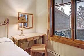 Ski-in 1br  Steps To Gondola + Main St, Sleeps 4 1 Bedroom Condo by Re
