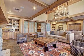 Ski-in 1br  Steps To Gondola + Main St, Sleeps 4 1 Bedroom Condo by Re