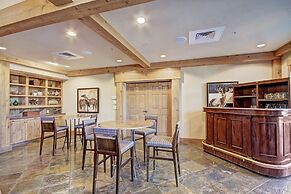 Ski-in 1br  Steps To Gondola + Main St, Sleeps 4 1 Bedroom Condo by Re