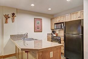 Ski-in 1br  Steps To Gondola + Main St, Sleeps 4 1 Bedroom Condo by Re