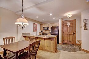 Ski-in 1br  Steps To Gondola + Main St, Sleeps 4 1 Bedroom Condo by Re