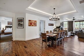Spacious 4 Bedroom  Steps From Winter Activities Condo by RedAwning