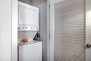 Spacious 4 Bedroom  Steps From Winter Activities Condo by RedAwning