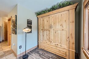 8594 Expedition Station 1 Bedroom Condo by RedAwning