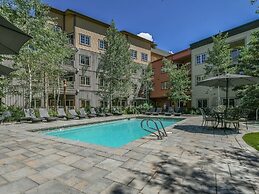 8594 Expedition Station 1 Bedroom Condo by RedAwning