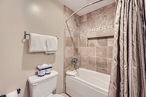 8594 Expedition Station 1 Bedroom Condo by RedAwning