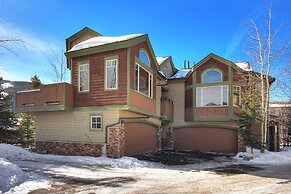 18 Autumn Brook 4 Bedroom Townhouse by RedAwning