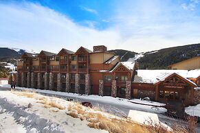 5983 Hidden River Lodge 3 Bedroom Condo by RedAwning