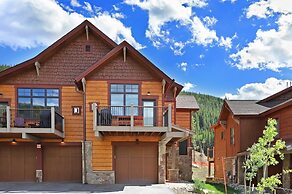 78 Alders Townhouse with Heated Garage by RedAwning